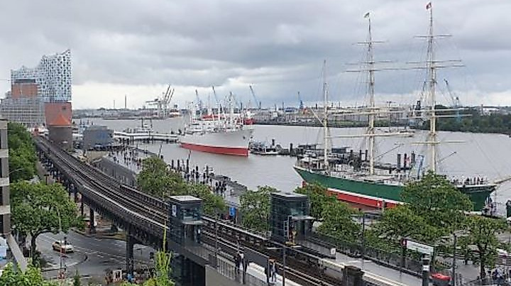Sprung über die Elbe