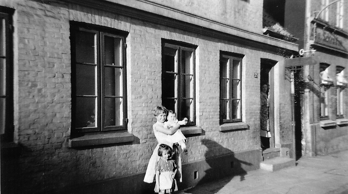 Kinder in der Zeißstraße gegenüber der Drahtstiftefabrik, 1950er-Jahre