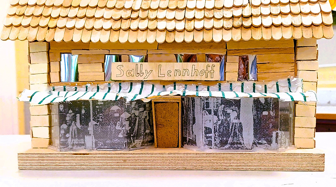 Nachbau des Gebäudes Marktstraße 8 (Zustand vor dem Pogrom), Arbeit der Schüler Luk, Nik, Marlon und Paul