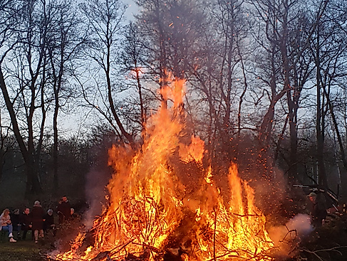 Osterfeuer in Timmdorf