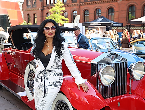Nissi mit Oldtimer-Klassiker