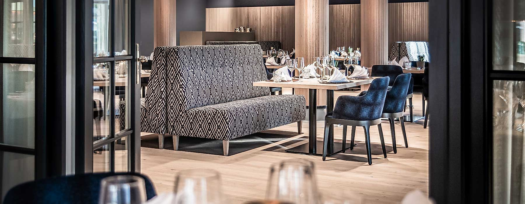 restaurant-lemsahler_restaruantansicht_blick-von-draussen_c-steigenberger-hotel-treudelberg_1