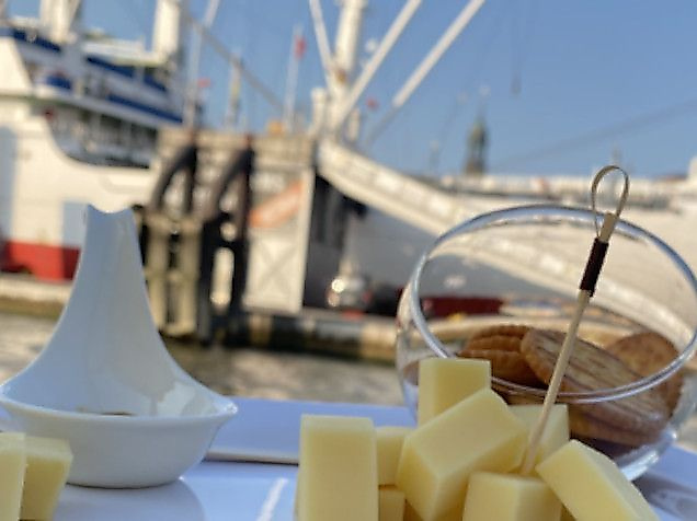 Genuss- Hafenrundfahrt mit Käse und Wein