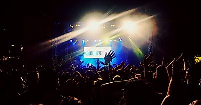 CSD Bühne bei Nacht