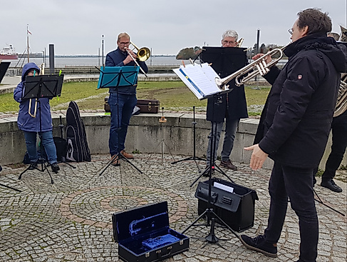 Bläserkreis an der Elbe