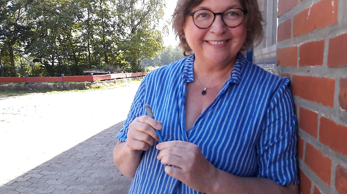 Die erfahrene Dozentin führt jeden Schritt vor.