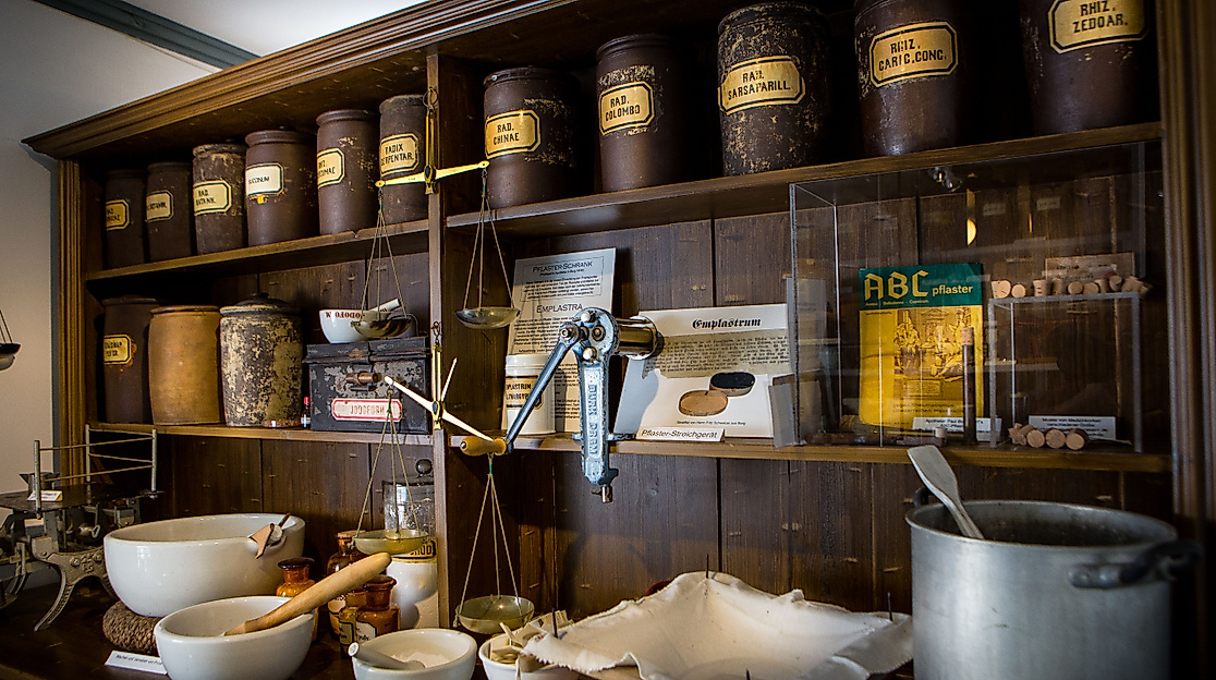 Führung durch die alte Landapotheke