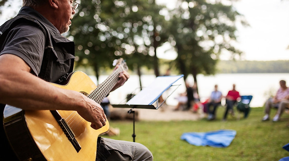 Lagerfeuerlieder mit Reinhard Heymann & Tom Steffens