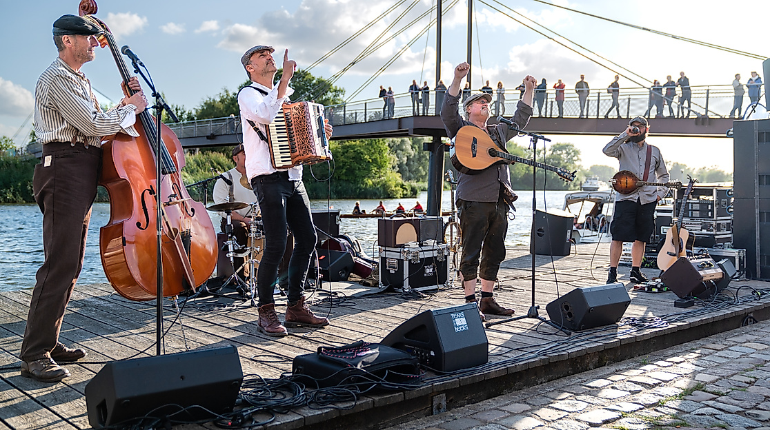 Musik am Hafen | Tears for Beers