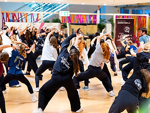 K-Pop Random Play Dance | Offenes Sportangebot