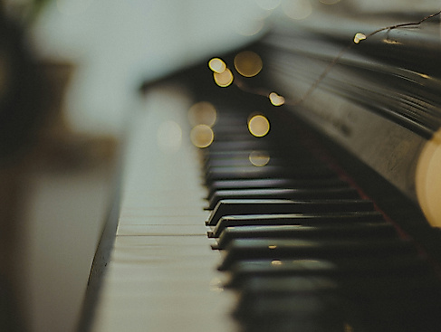 Klavier(c)Ebuen-clemente-jr-unsplash(1)