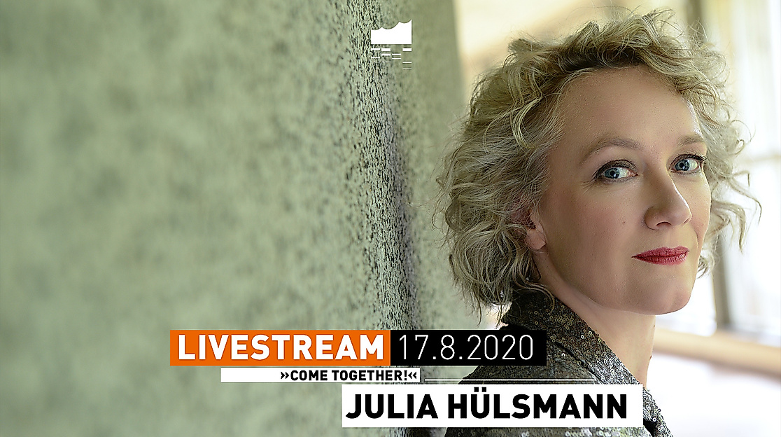 Porträt der Pianistin Julia Hülshoff mit Hinweis auf Beatles-Hommages im Kleinen Saal der Elbphilharmonie
