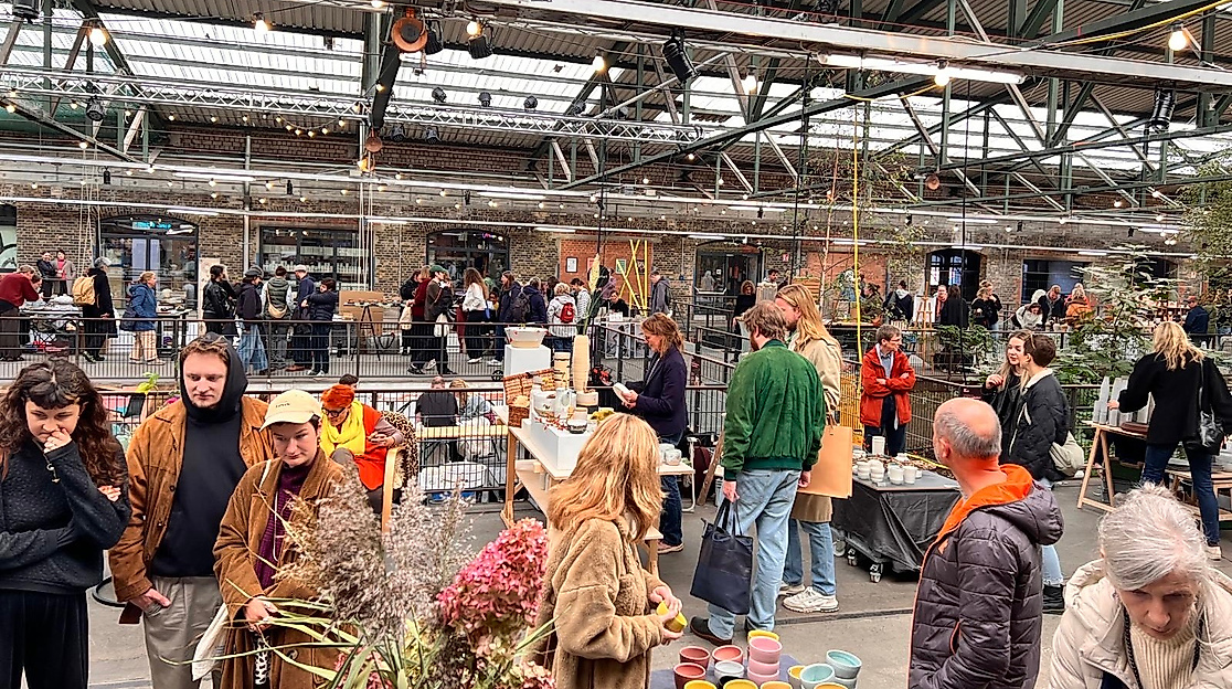 Töpfermarkt in der Gleishalle beim Fest der Keramik