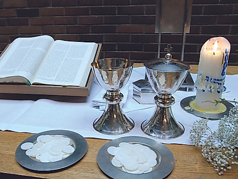 Gottesdienst mit Abendmahl und Kirchenkaffee; K. Harp