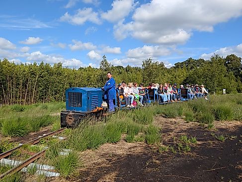 Bseucher auf der Torfbahn