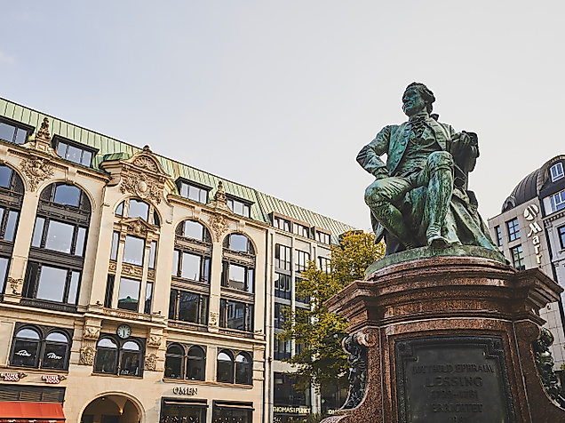 gaensemarkt_lessingdenkmal_c-2018-thisisjulia-photography-1