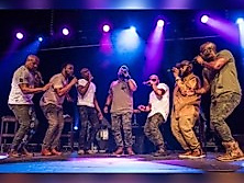 Naturally 7 - Closer Look - 25 Years Tour