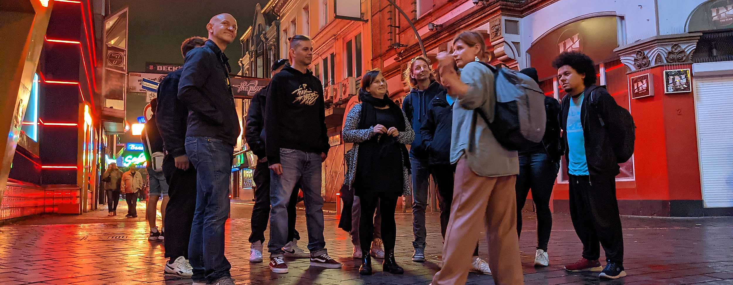 tourgruppe-am-beatles-platz-grosse-freiheit-c-st-pauli-office