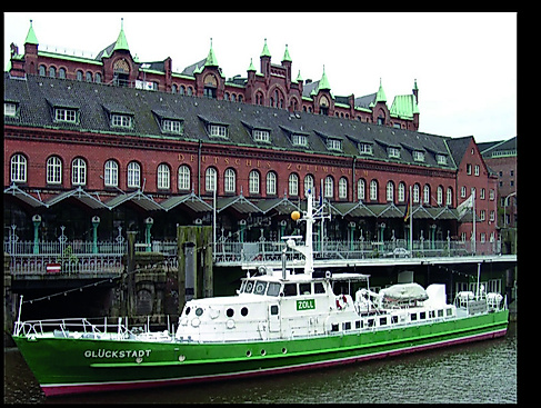 Zollkreuzer Glückstatt vor dem Museum in der Hafencity Hamburg