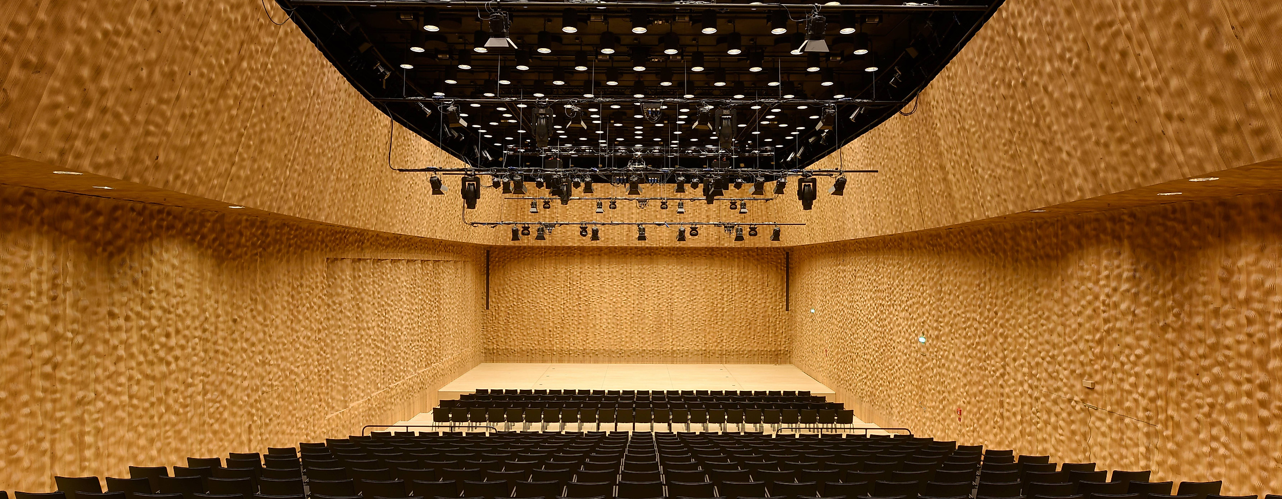 elbphilharmonie_kleiner-saal_c-2016-michael-zapf-2