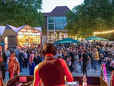 altonale-Gäste auf dem Festivalzentrum