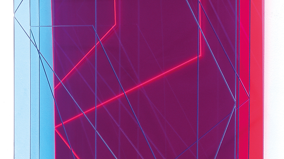 lines B13, 2024, fluoreszierendes Acrylglas, gefräst, 73 x 72 x 13 cm