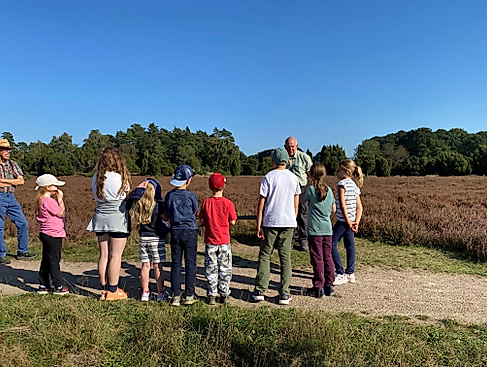 Abenteuer auf dem Heidschnuckenweg: Weltkindertag im Naturschutzgebiet