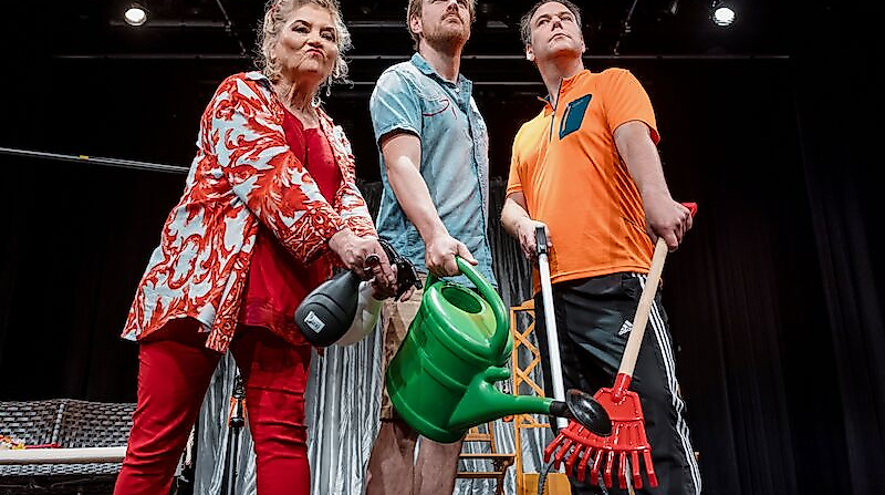 DIE HERKULESKEULE Dresdens Kabarett-Theater präsentiert "Die Erde hat eine Scheibe" - Die Erde hat eine Scheibe