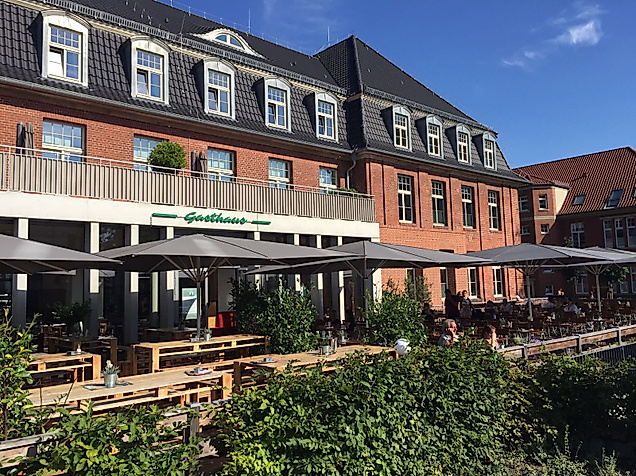 q21_aussenterrasse_c-2020_hofbraeu-wirtshaus