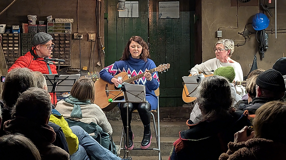 Das Trio spielt in der Nissenhütte