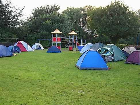 Übernachtungszelten für Kinder im Freibad, Wesselburen