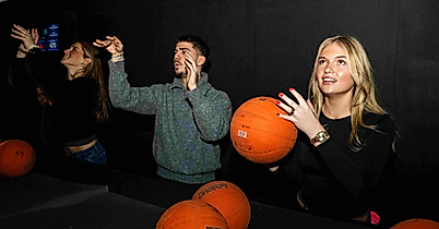 Basketballspiel im Innenbereich