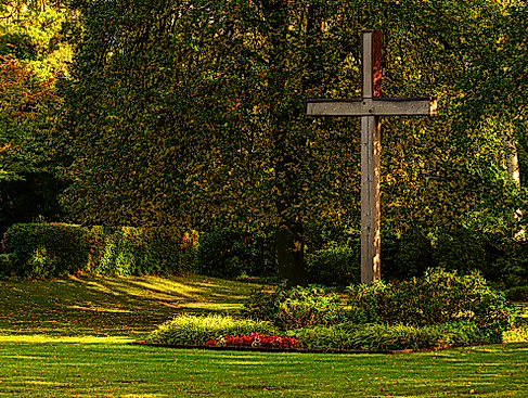 Kreuz auf dem Ehrenfriedhof AF