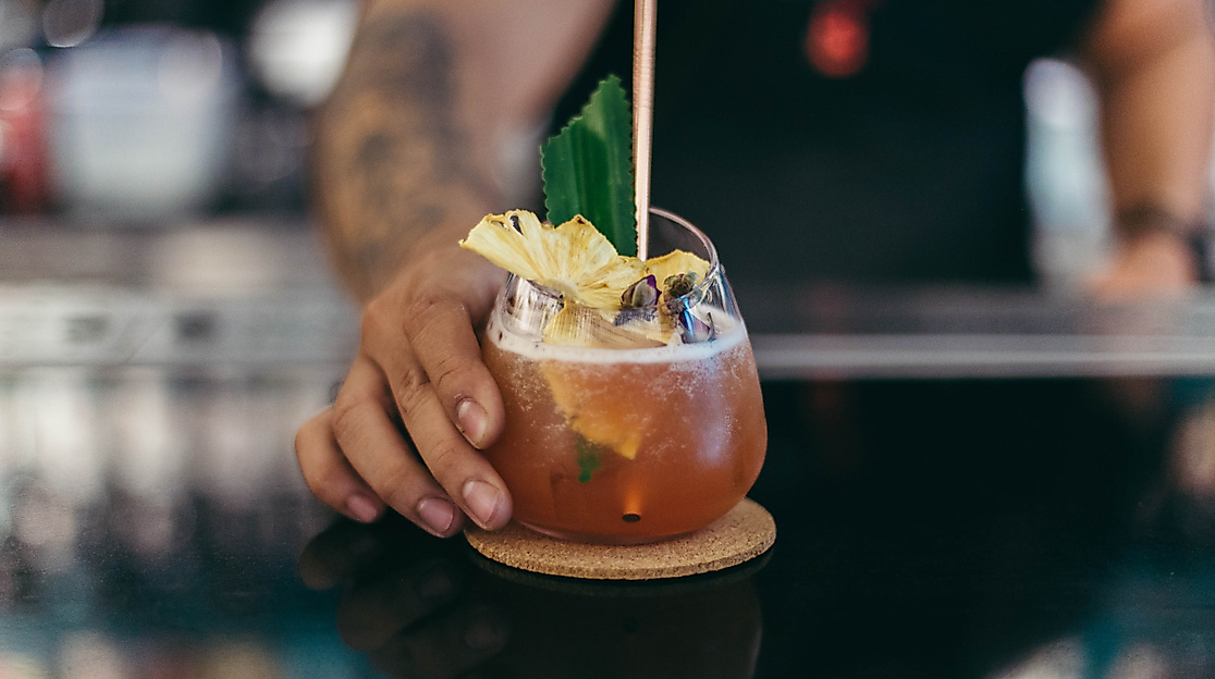 cockatil-bar_c-jia-jia-shum-unsplash