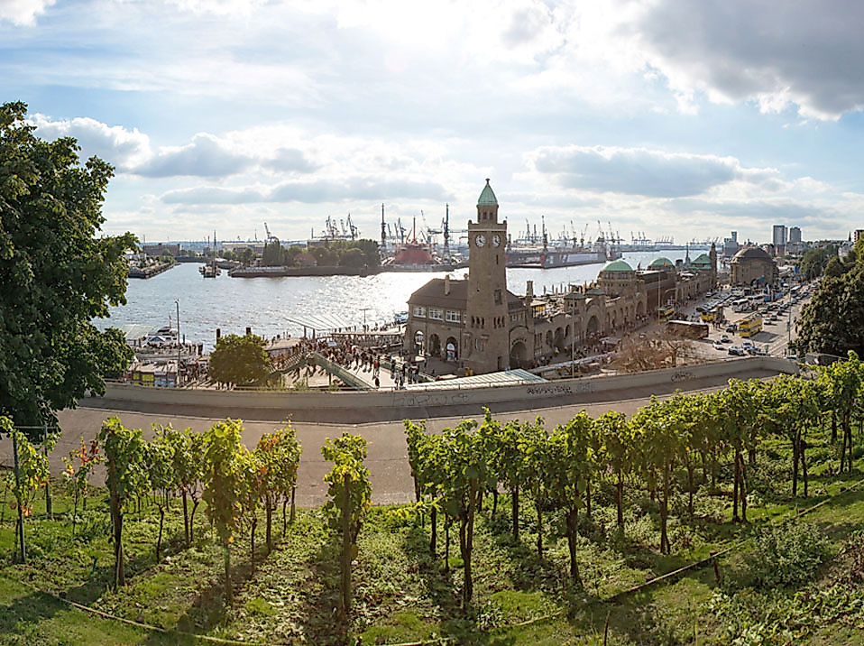 Blick vom Stintfang auf die Hamburger Landungsbrücken