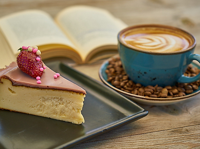 cheesecake-heaven_latte-4271743_1920_c-bild-von-engin-akyurt-auf-pixabay