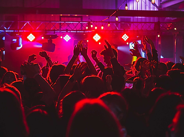 suedpol-nachtleben-party-rave-c-unsplash-long-truong