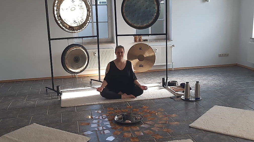 Anyka Appel im Yogastudio