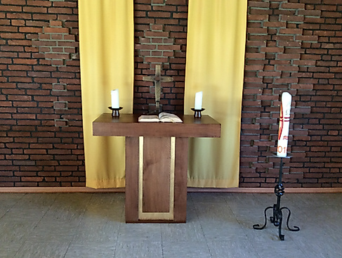 Altar im Gemeindehaus in Sierksdorf, Waldwinkel