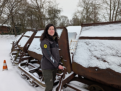 Jade Martin auf dem Betriebshof der Torfbahn