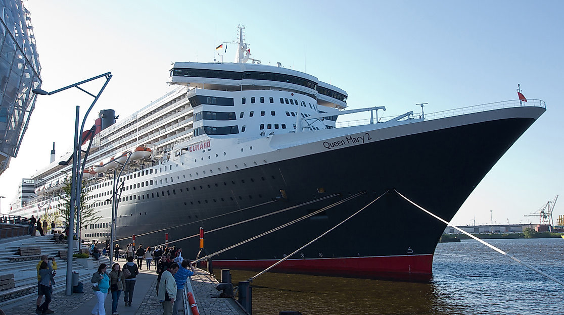 queen-mary-2_c-2011-helge-hackbarth