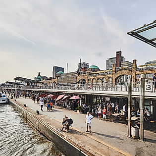 Galerie_Landungsbruecken_Wasserseite_C-ThisIsJulia-Photography.jpg