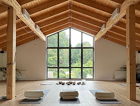 Der wunderschöne Raum mitten in der Natur für unsere Sound Meditation in der Gronenberger Mühle in Scharbeutz