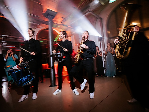 Wattenlaufen mit Musik mit Billy Burrito