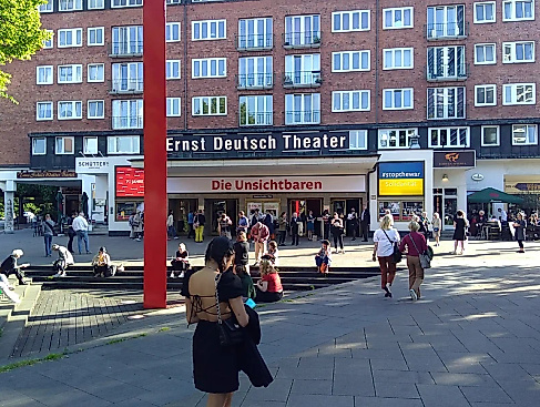22. Theaternacht Hamburg
                                - Binge-Watching, nur in echt.