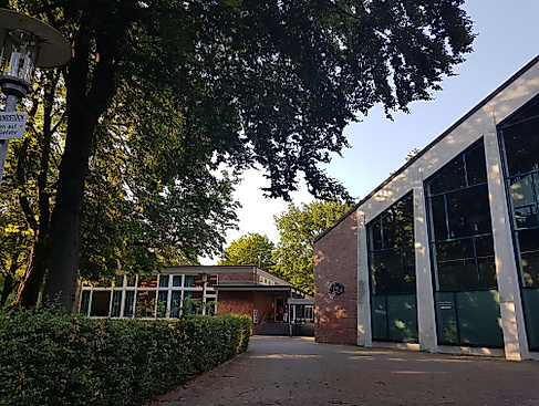 Gemeindehaus und Kirche Zum Guten Hirten Langenfelde