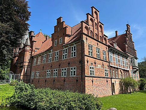 Schlossansicht im Sommer