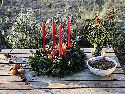25-11-29 Adventskranz binden Gut Wulfsdorf