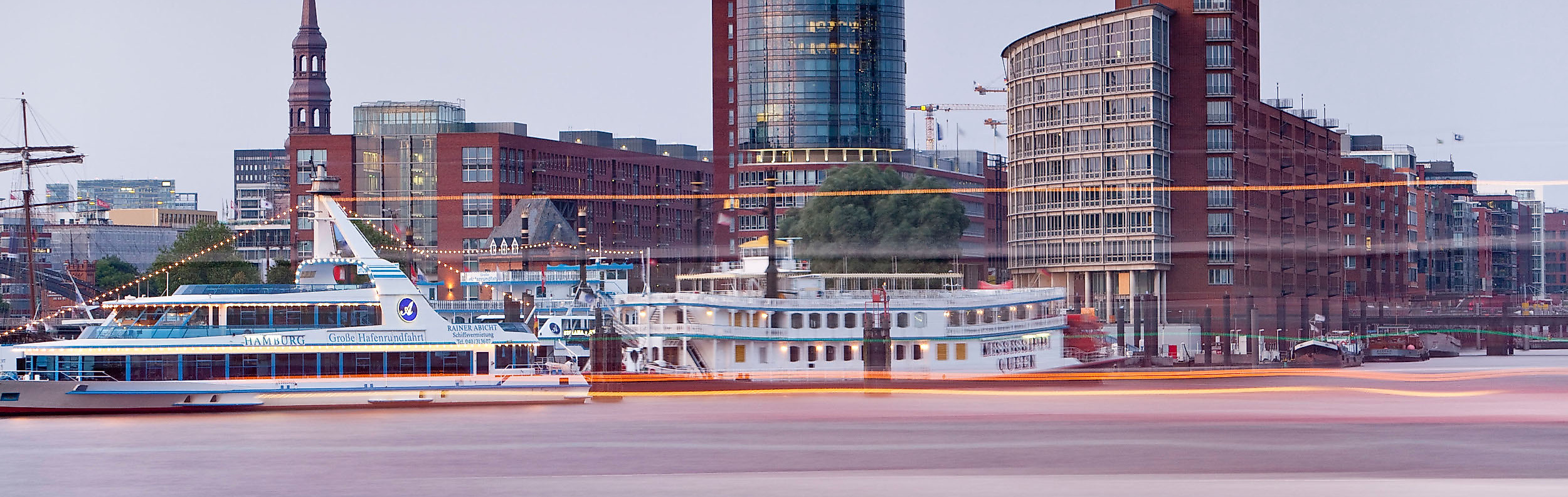 Buehne_Hamburger-Hafen_C-Joerg-Modrow.jpg