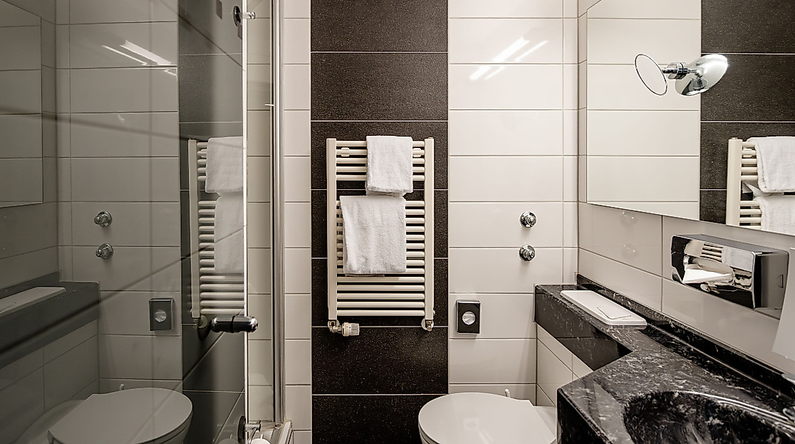 relexa hotel Bellevue Hamburg: Bad Einzelzimmer
